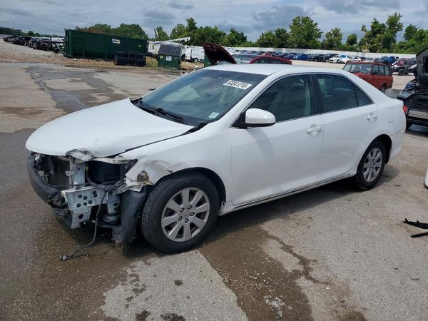 2014 TOYOTA CAMRY