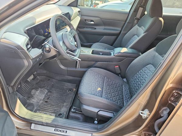 2025 NISSAN KICKS SV