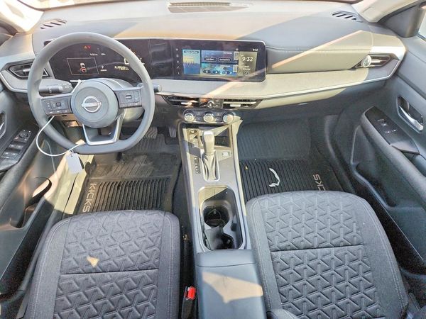 2025 NISSAN KICKS SV