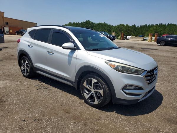 2017 HYUNDAI TUCSON — Passenger 3/4