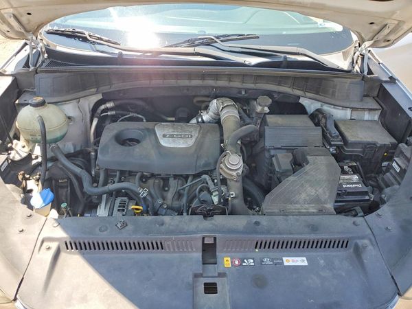 2017 HYUNDAI TUCSON — Engine bay
