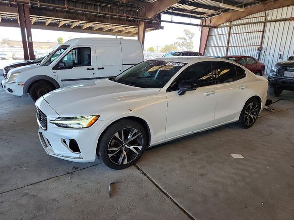 2023 VOLVO S60
