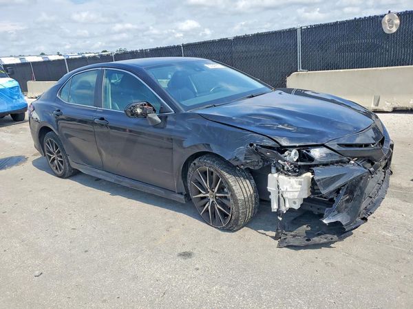 2021 TOYOTA CAMRY SE — Passenger 3/4