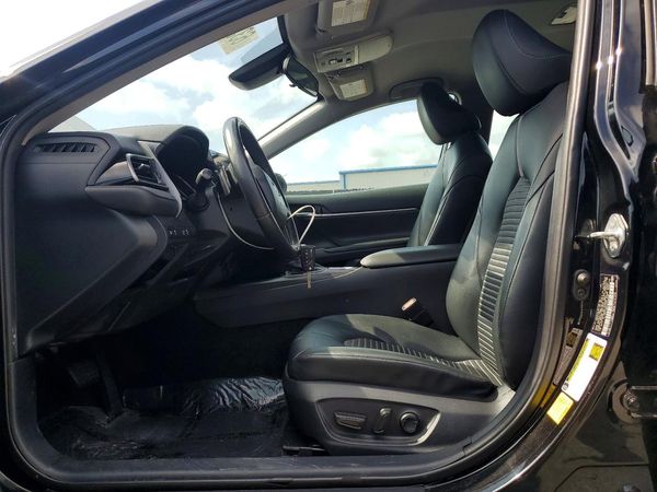 2021 TOYOTA CAMRY SE — DENT