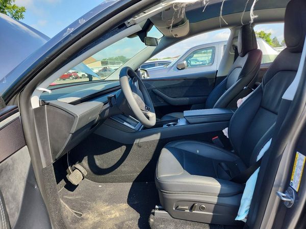 2026 TESLA MODEL Y