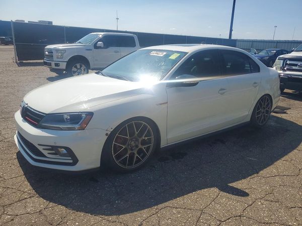 2017 VOLKSWAGEN JETTA GLI — Front 3/4