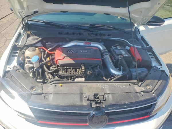 2017 VOLKSWAGEN JETTA GLI — Engine bay