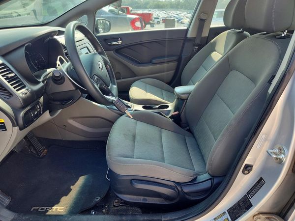 2016 KIA FORTE GL (Middle-Low Grade)