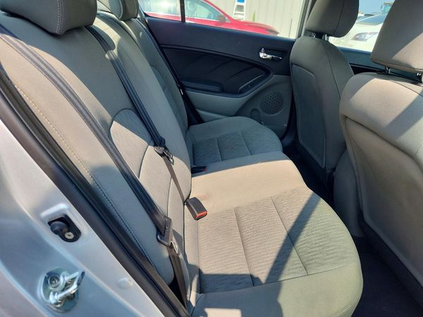 2016 KIA FORTE GL (Middle-Low Grade)