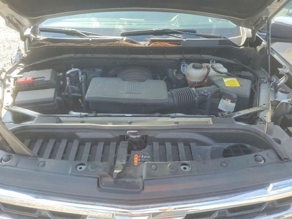 2025 CHEVROLET SILVERADO LT — Engine bay