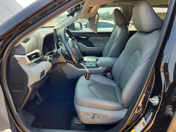 2020 TOYOTA HIGHLANDER XLE Nav