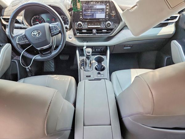 2020 TOYOTA HIGHLANDER XLE Nav