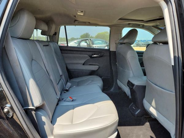 2020 TOYOTA HIGHLANDER XLE Nav