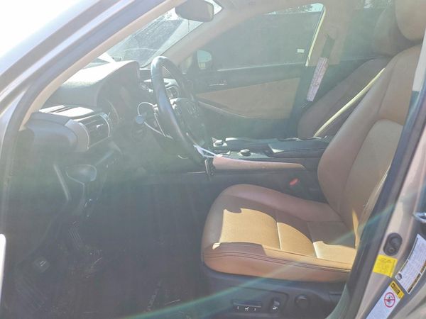 2016 LEXUS IS 200t
