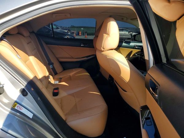 2016 LEXUS IS 200t