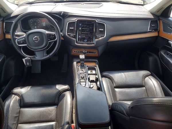 2016 VOLVO XC90