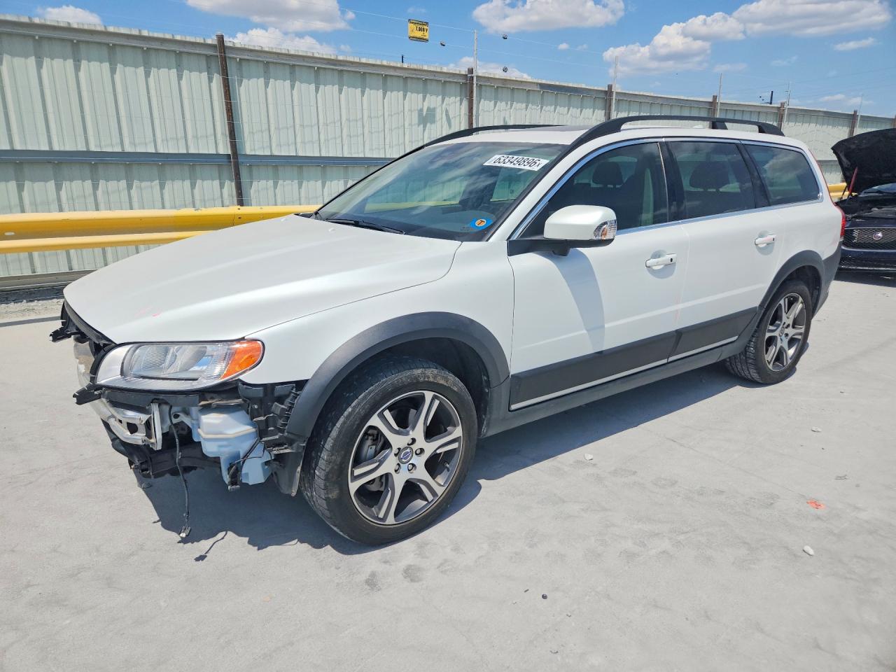 2015 VOLVO XC70 Premier (non R design)