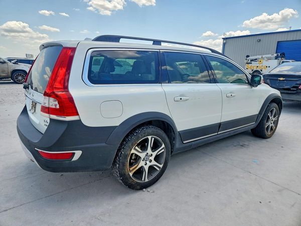 2015 VOLVO XC70 Premier (non R design)