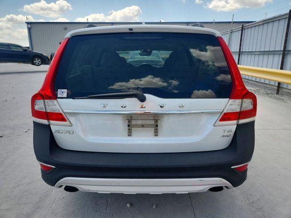 2015 VOLVO XC70 Premier (non R design)