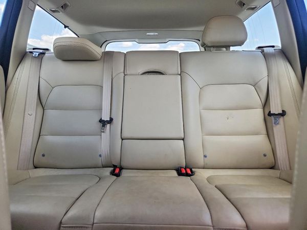 2015 VOLVO XC70 Premier (non R design)