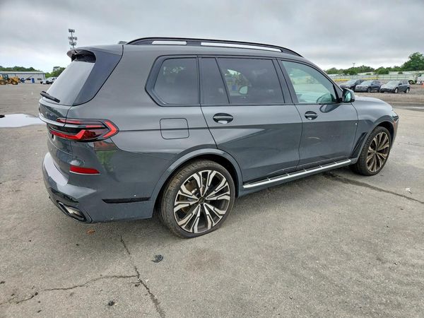 2024 BMW X7