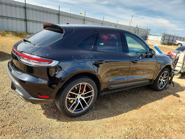 2025 PORSCHE MACAN