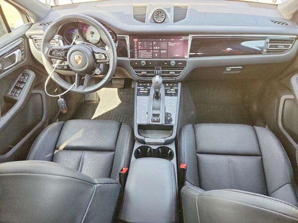 2025 PORSCHE MACAN