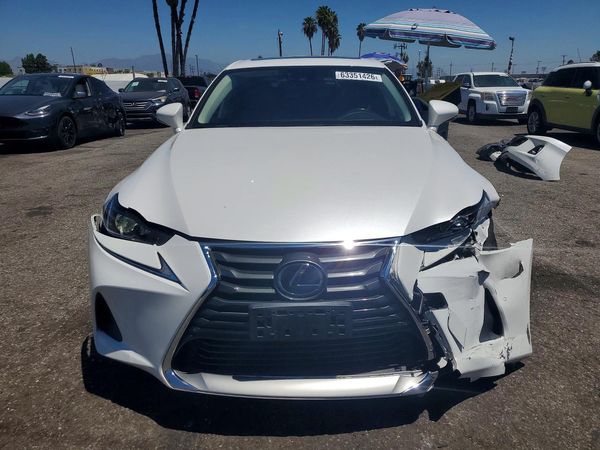 2018 LEXUS IS 300