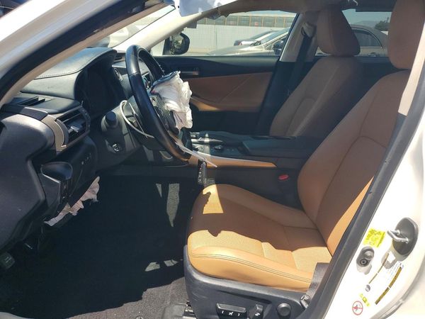 2018 LEXUS IS 300
