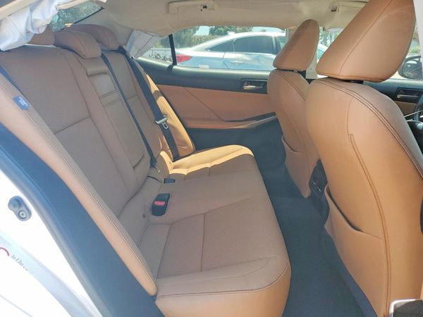 2018 LEXUS IS 300
