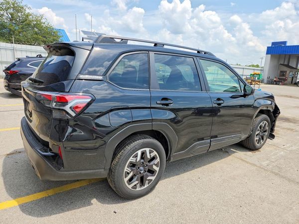 2025 SUBARU FORESTER Premium