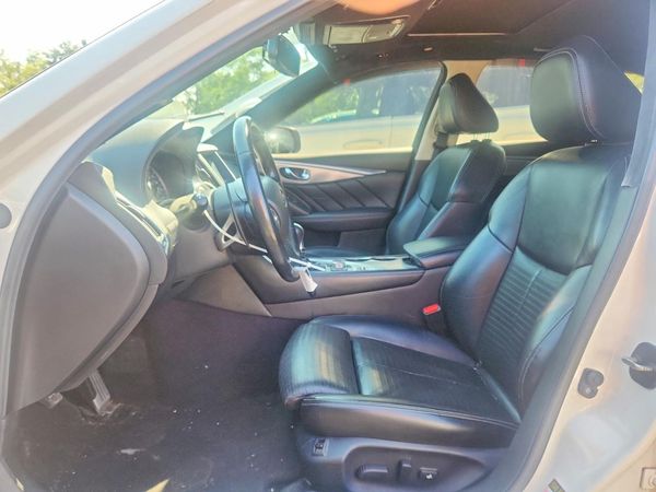 2015 INFINITI Q50