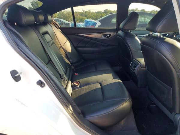 2015 INFINITI Q50