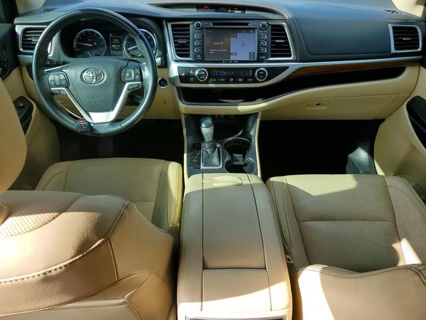 2017 TOYOTA HIGHLANDER