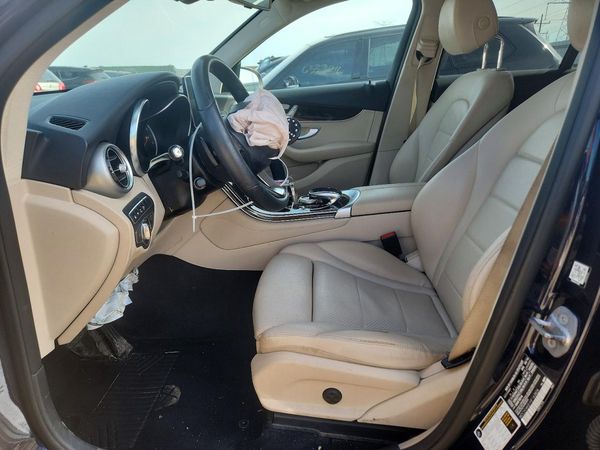 2017 MERCEDES-BENZ GLC GLC300 Base-4M