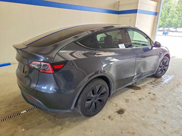 2025 TESLA MODEL Y