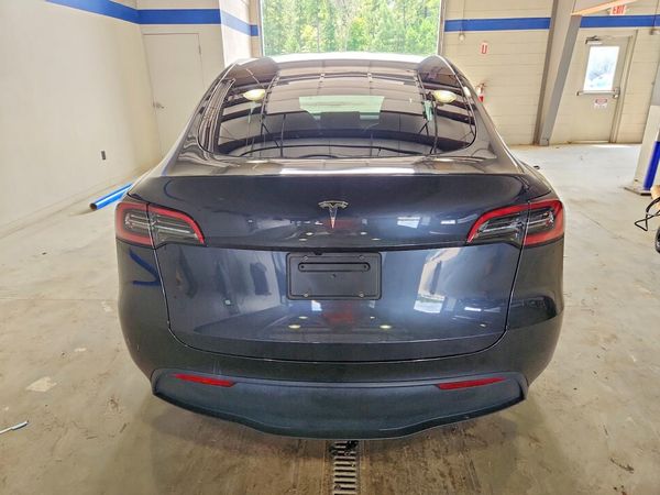 2025 TESLA MODEL Y