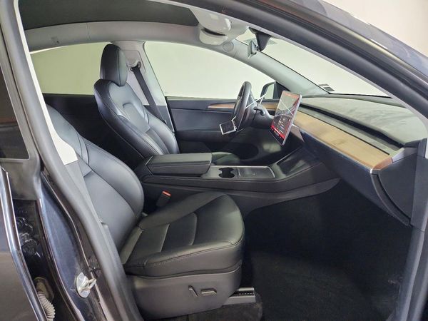 2025 TESLA MODEL Y
