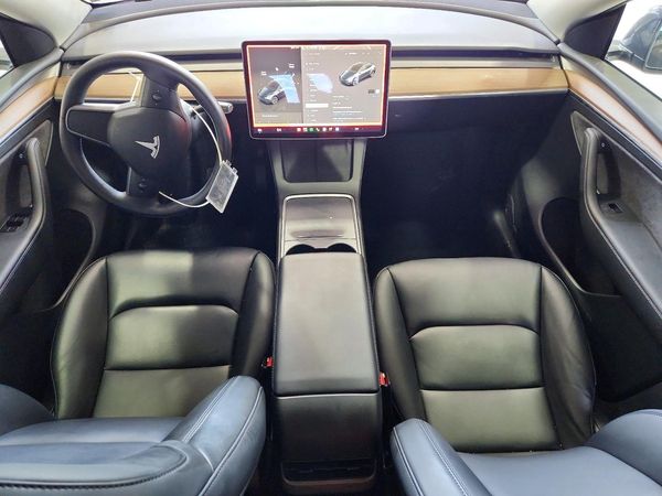 2025 TESLA MODEL Y