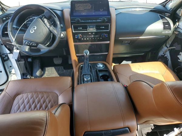 2022 INFINITI QX80 SV