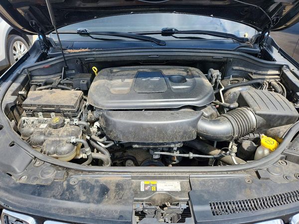 2020 JEEP CHEROKEE Limited — Engine bay