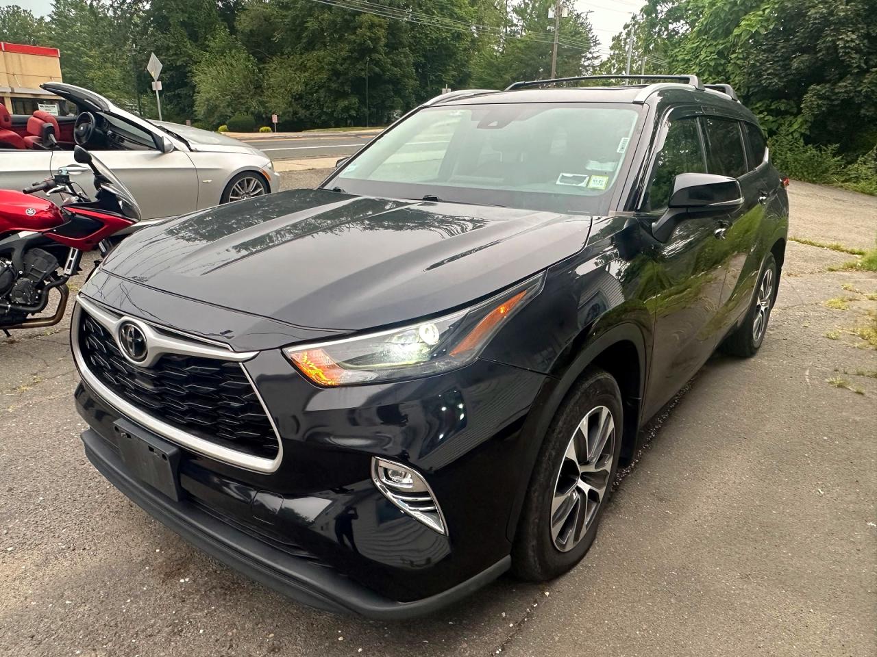 2022 TOYOTA HIGHLANDER XLE