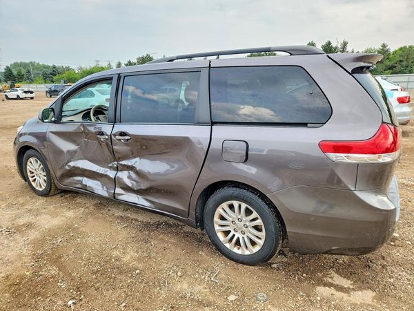 2013 TOYOTA SIENNA
