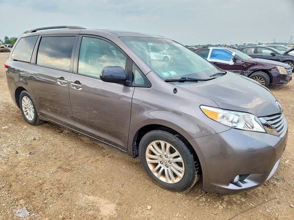2013 TOYOTA SIENNA