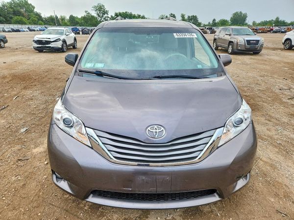 2013 TOYOTA SIENNA