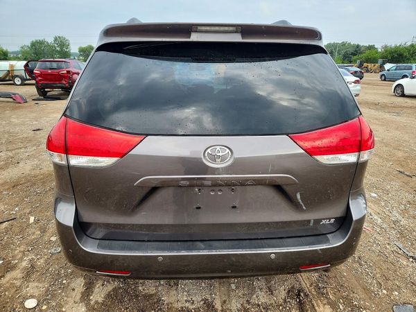 2013 TOYOTA SIENNA