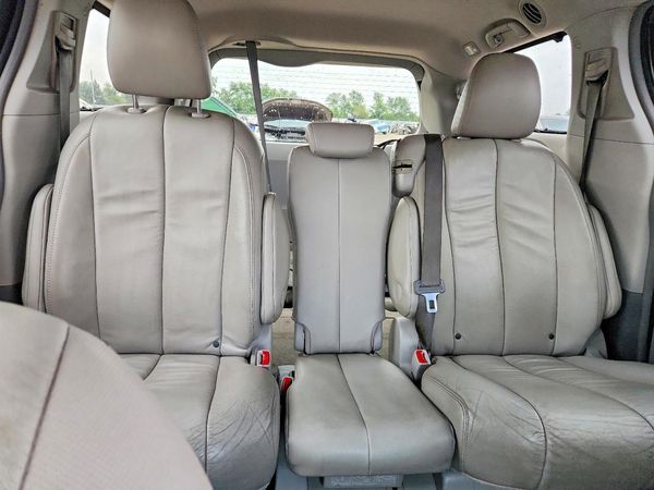 2013 TOYOTA SIENNA