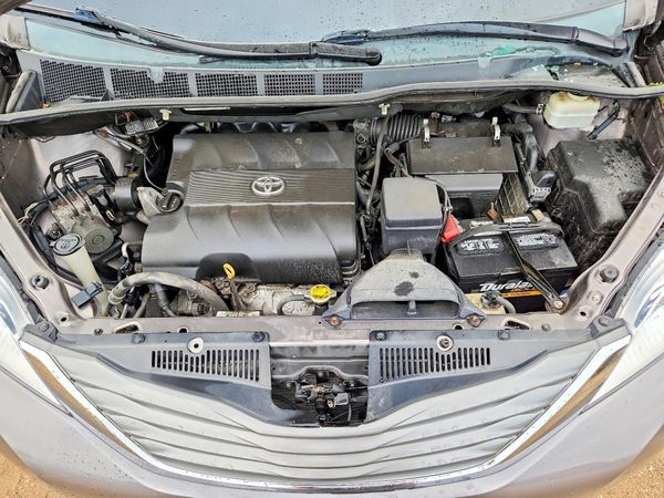 2013 TOYOTA SIENNA
