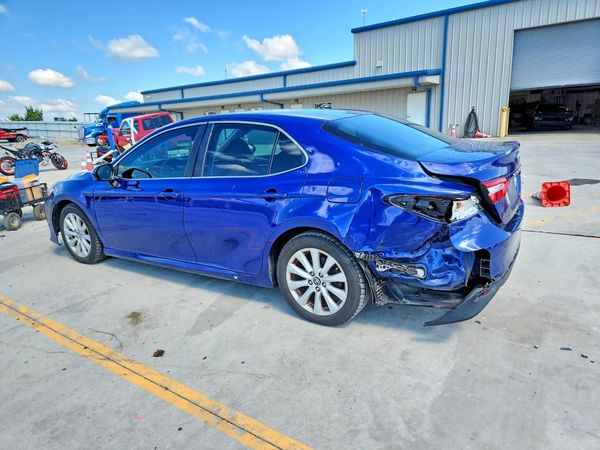 2018 TOYOTA CAMRY