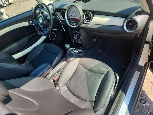 2013 MINI COOPER